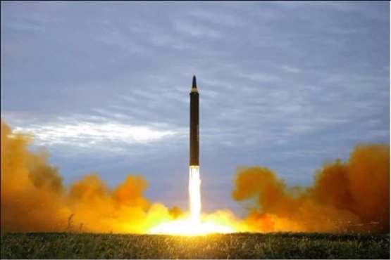 Фото запуску ракети КНДР