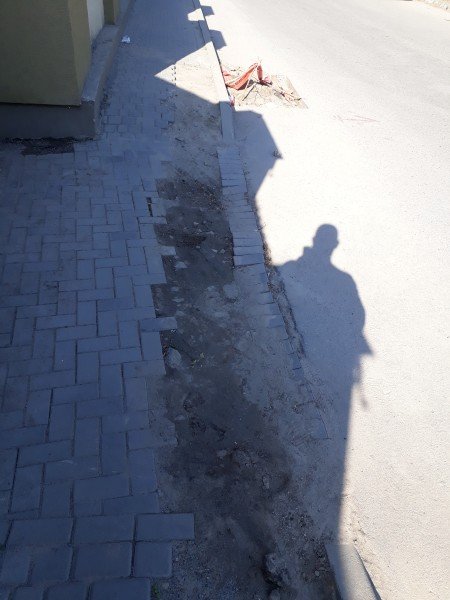 Комунальники зіпсували тротуар по вулиці Івана Франка, - лучанин. ФОТО