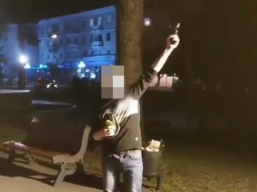 Прокурори наполягають розслідувати справу щодо підлітків, які стріляли з пістолета в центрі Луцька