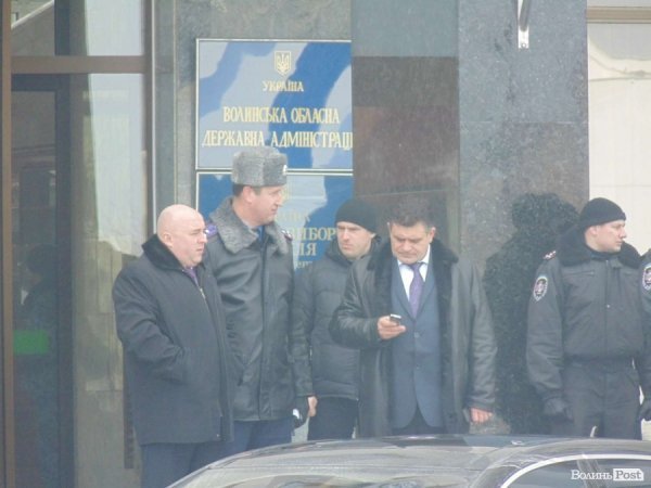 Мітинг під Волинською ОДА: свистки, протигази та заблоковані автомобілі. ФОТО. ВІДЕО