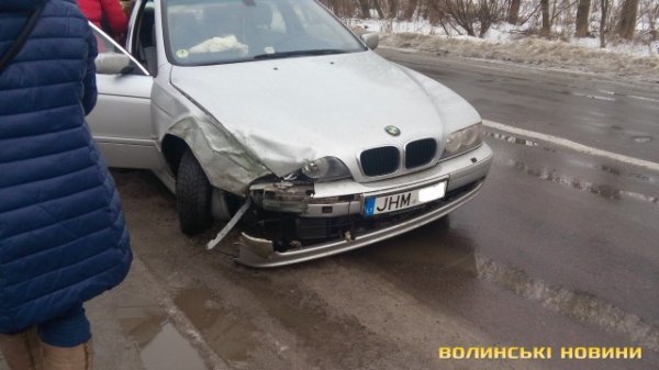 Аварія під Луцьком: BMW зіткнулася з автобусом