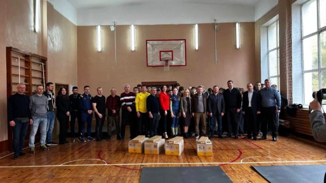 Дві сільські школи на Волині отримали гвинтівки та інше обладнання для біатлону