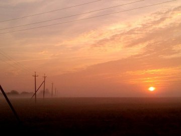 Прекрасний світанок під Луцьком. ФОТО