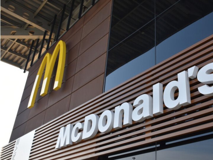 «МакДональдз» працевлаштовує на роботу 16-річних: у Луцьку також готові набирати молодь