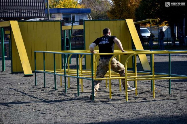 У луцькій школі відкрили військово-спортивну смугу перешкод. ФОТО