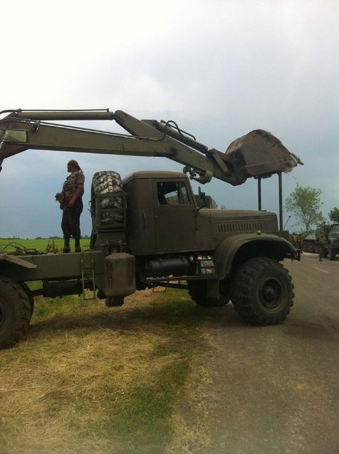 Траншеї і бліндажі копають