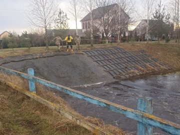 Причину смерті жінки, тіло якої знайшли на Волині, встановлять експерти