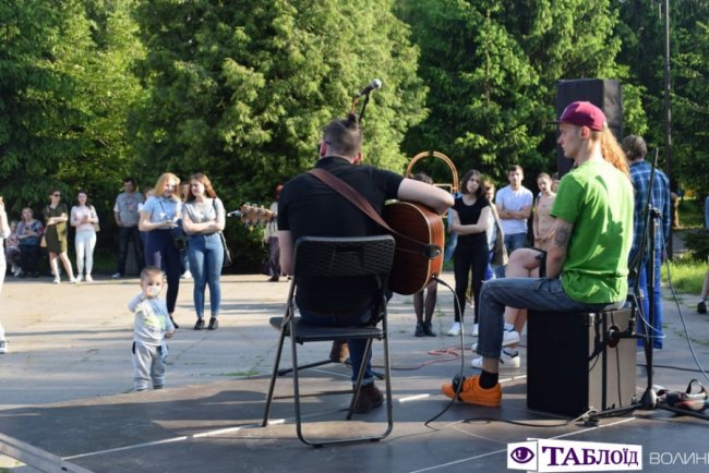 У центральному парку Луцька відбувся концерт вуличної музики. ФОТО