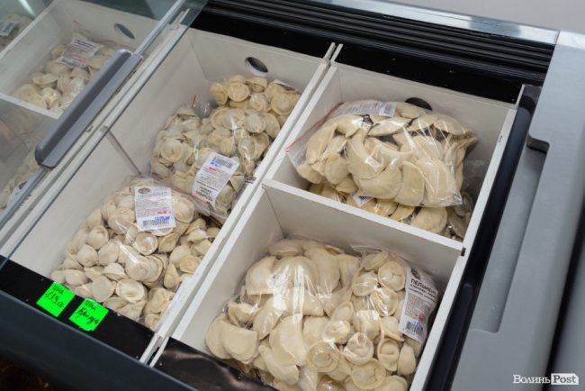 У новому магазині популярної луцької мережі «балують» покупців піцою просто з печі. ФОТО*