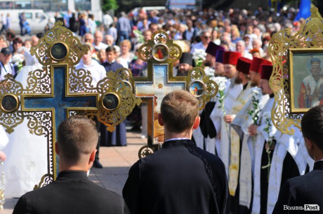 З маками і трояндами: у Луцьку відзначили річницю перемоги над нацизмом. ФОТО