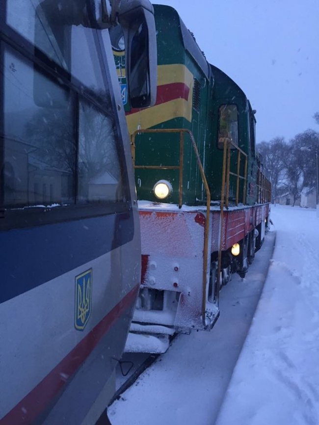 В холоді і без світла: як возить пасажирів рейковий автобус «Луцьк-Львів» 