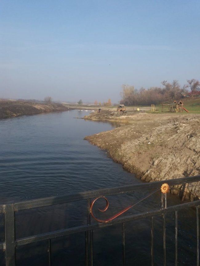 Жителі села під Луцьком розчистили берег річки. ФОТО