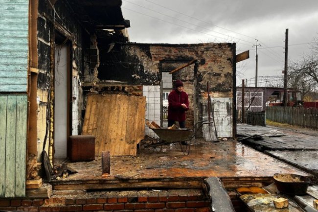 На Волині у батьків померлого ветерана російсько-української війни згорів будинок. ВІДЕО