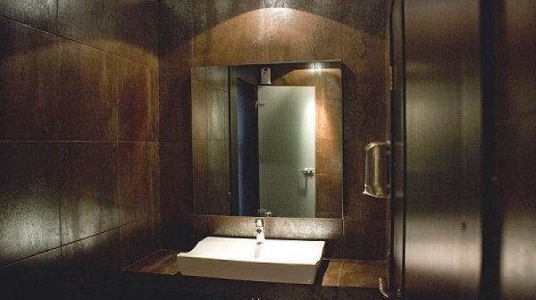 Сучасний бізнес-центр у Луцьку*