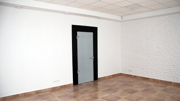 Сучасний бізнес-центр у Луцьку*