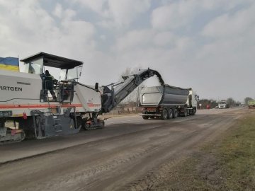 Відновили ремонтні роботи на одній із найважливіших доріг Волині: рух транспорту – частково обмежений 