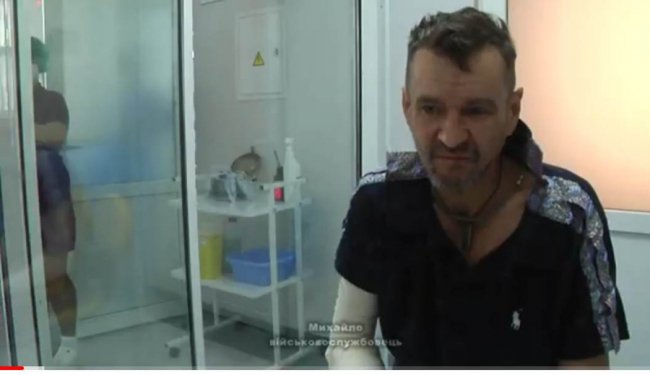 У Луцьку військовому, аби врятувати руку, лікарі провели три операції за один раз. ВІДЕО