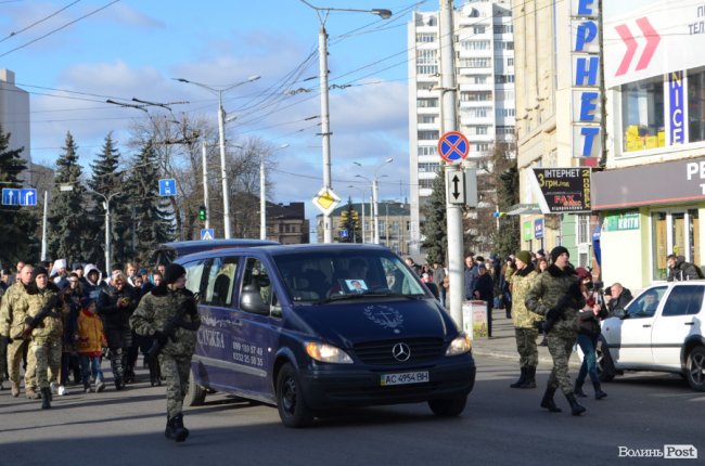Загинув у день народження: Луцьк попрощався з воїном Віктором Лахаєм. ФОТОРЕПОРТАЖ