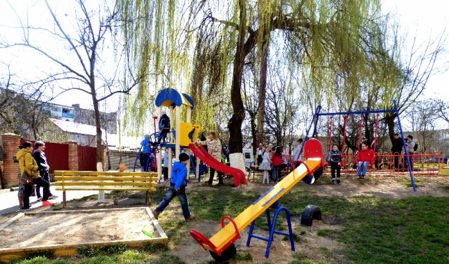 У селах трьох районів на Волині відкрили 66 дитмайданчиків