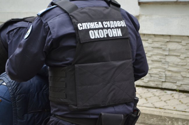 У Луцьку біля адмінсуду затримали двох чоловіків з наркотиками. ФОТО