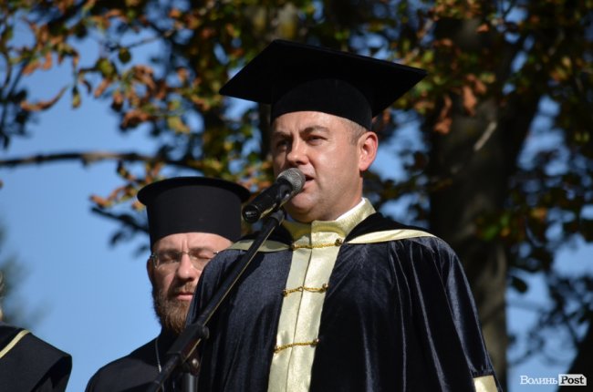  Як у луцькому «політесі» вітали першокурсників. ФОТОРЕПОРТАЖ