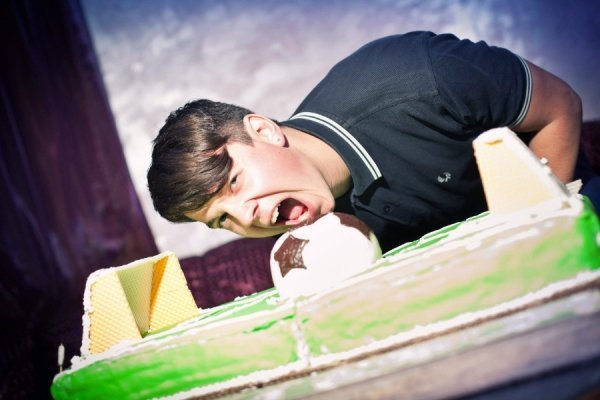 Фан-ненажерка і водночас басист гурту «Віскула» Артем 