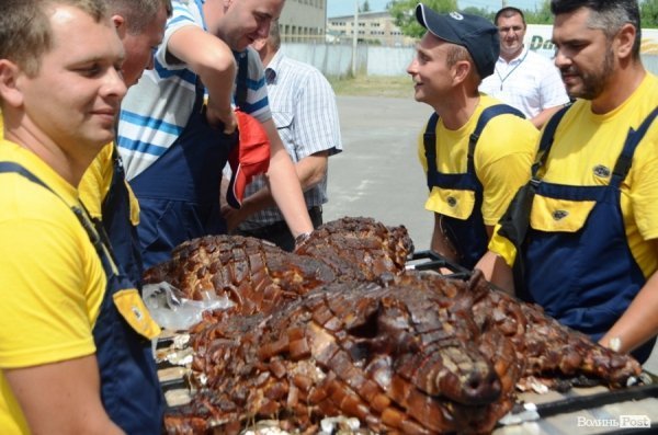 Піджейки на тракторі - як «ВФК» відкривала сервісний центр. ФОТО
