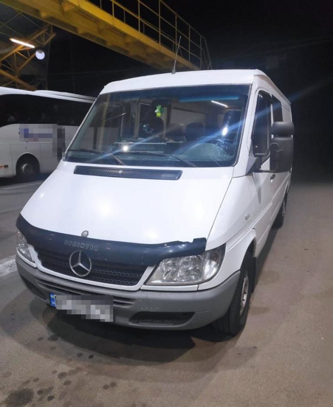 На «Ягодині» в американця пес винюхав наркотики. ФОТО