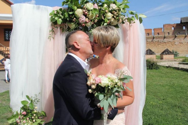 Одружився власник луцького секс-шопу «Казанова». ФОТО