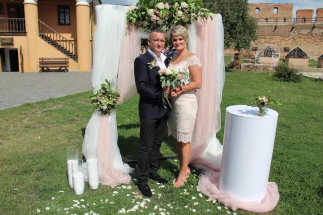 Одружився власник луцького секс-шопу «Казанова». ФОТО