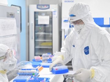 У Володимирі лікарі, задіяні у боротьбі з коронавірусом, отримали доплати до зарплати