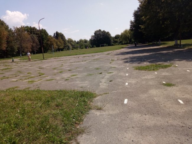 На території луцької школи – аварійний стадіон