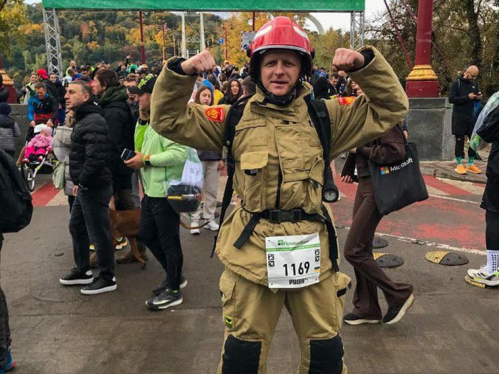 Волинський рятувальник подолав 42 кілометри у спорядженні. ФОТО