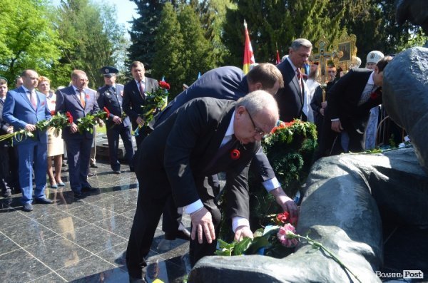 У Луцьку відзначили День пам'яті і примирення. ФОТО