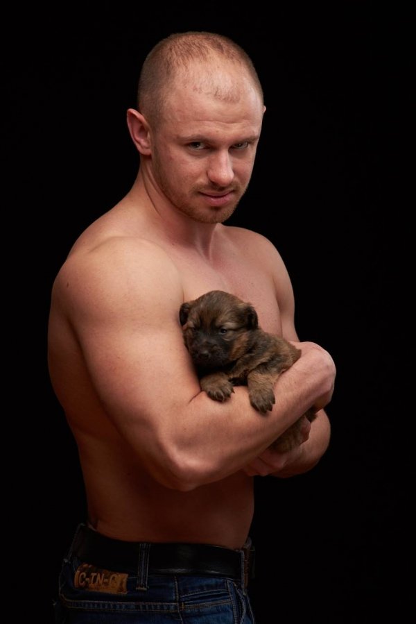 Таких цуценяток є троє, дівчатка. Врятовані разом з іншими і собако мамою