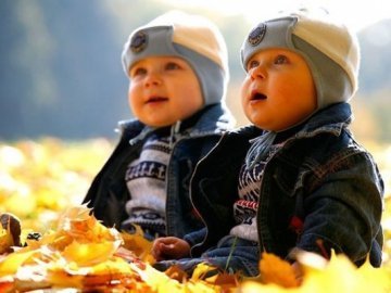 Українка продавала трирічних хлопчиків-близнят 