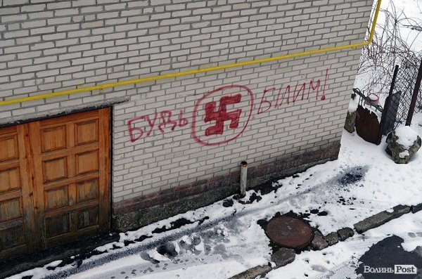 Футбольні фани, які лишають на замку Любарта написи – це дикуни, – директор заповідника