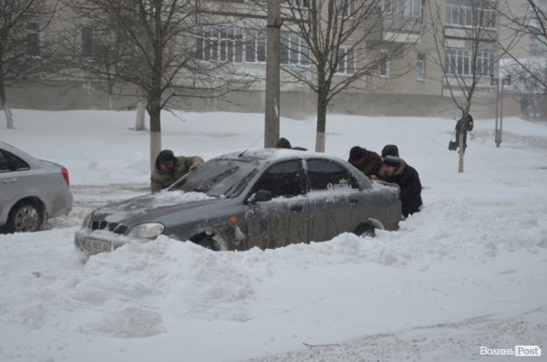 15 березня - машини у сніговому полоні 