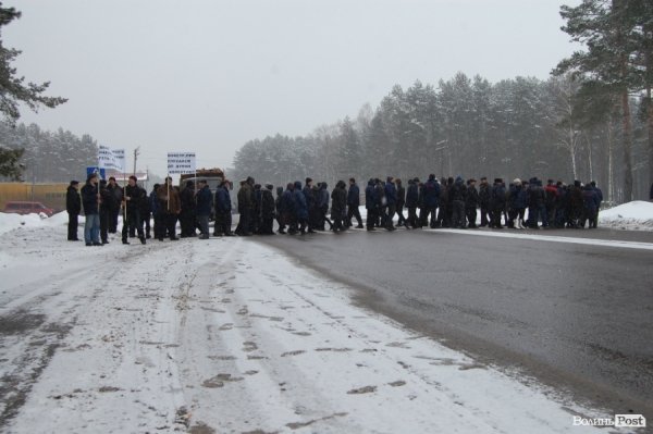 14 березня - працівники ДП «Волиньторф» перекрили міжнародну трасу, протестуючи проти призначення нового директора: такі дії працівники назвали рейдерським захопленням підприємства
