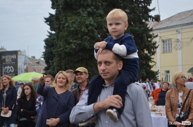 «Симфонія мого міста»: у центрі Луцька грали камерну музику. ФОТО