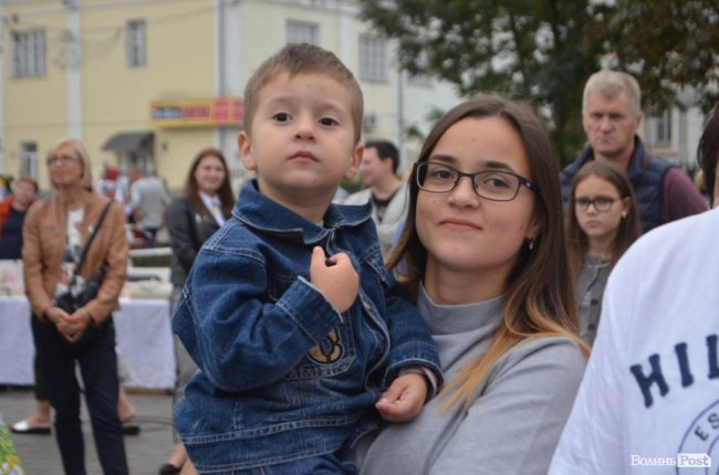 «Симфонія мого міста»: у центрі Луцька грали камерну музику. ФОТО