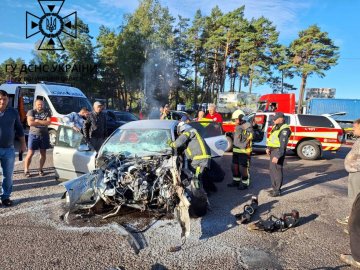 На Волині – смертельна ДТП: водія деблокували рятувальники