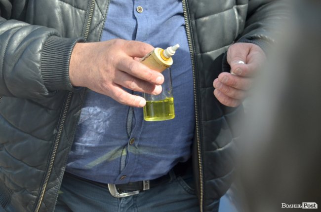 У Луцьку влаштували масову дезінфекцію таксі. ФОТО