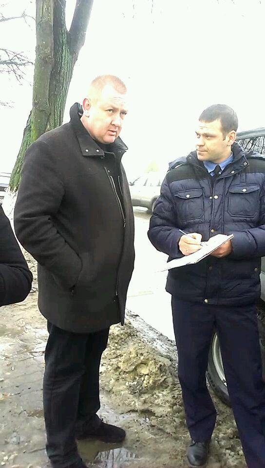 На Волині міліція демонтувала «дошку ганьби» з регіоналами. ФОТО