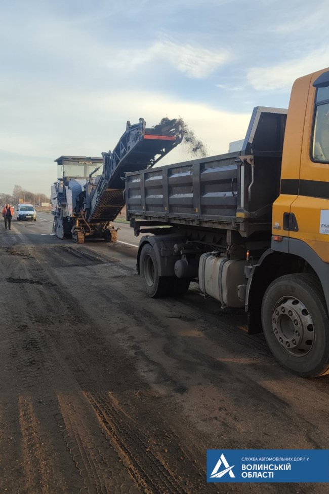 У селі біля Луцька ремонтують дорогу. ФОТО