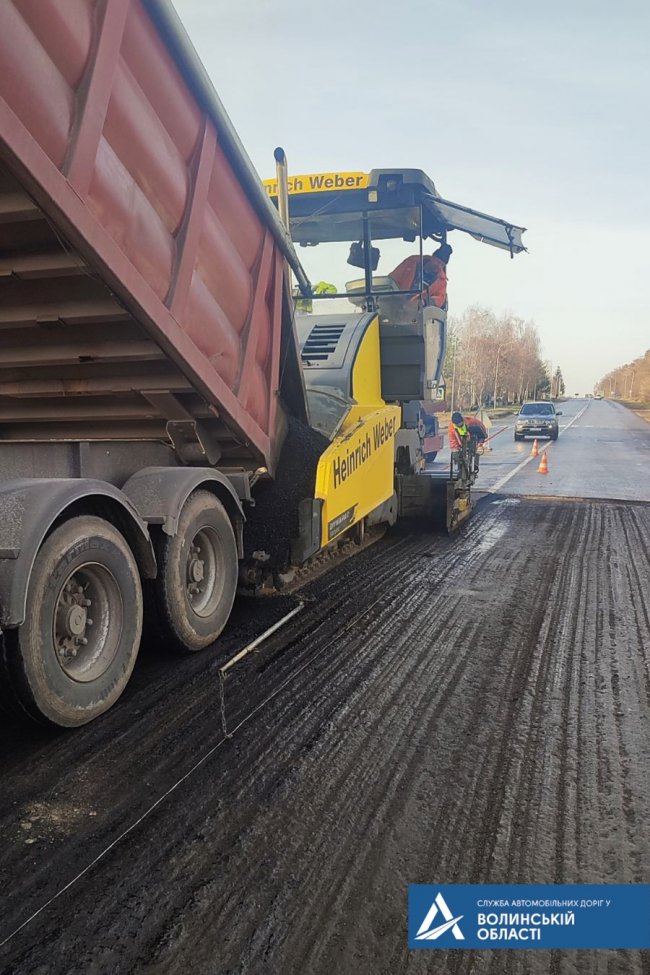 У селі біля Луцька ремонтують дорогу. ФОТО
