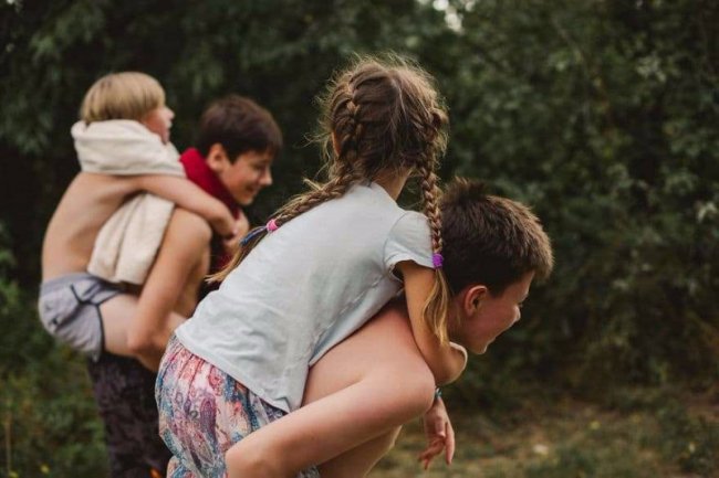 Дитяче літо без ґаджетів та Інтернету у світлинах польського фотографа