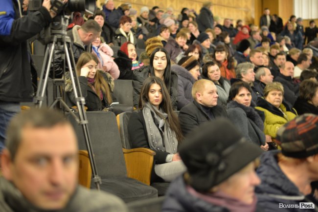 Томос, селфі та колядки: Петро Порошенко на Волині. ФОТОРЕПОРТАЖ