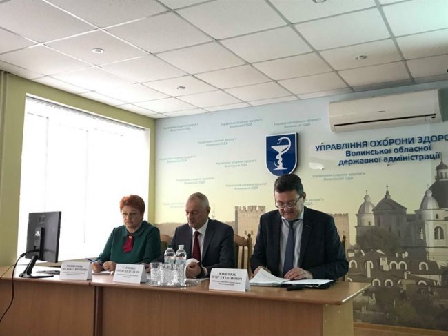 «Бабуся ліпше до ворожки піде», – голова Волинської ОДА обурений ставленням до медичної реформи