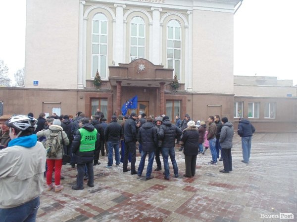 Місце збору біля Палацу культури